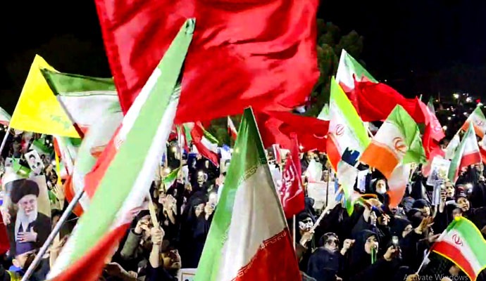 مردم کاشان پای انقلاب/ علمدار ولایت کاشونیا فدایت + عکس مردم کاشان پای انقلاب/ علمدار ولایت کاشونیا فدایت + عکس