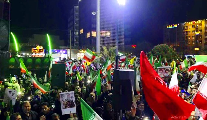 مردم کاشان پای انقلاب/ علمدار ولایت کاشونیا فدایت + عکس مردم کاشان پای انقلاب/ علمدار ولایت کاشونیا فدایت + عکس
