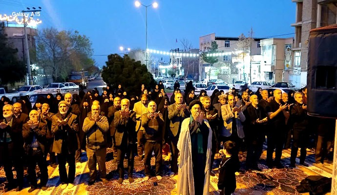 مردم کاشان پای انقلاب/ علمدار ولایت کاشونیا فدایت + عکس مردم کاشان پای انقلاب/ علمدار ولایت کاشونیا فدایت + عکس