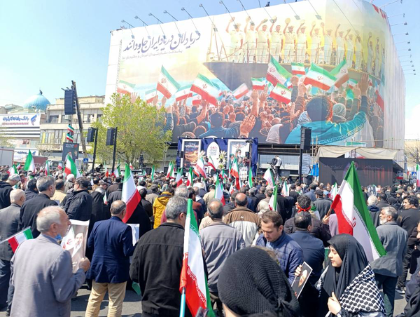 آغاز تشییع شهدای ناوشکن دنا و شهیدان لاریجانی و سلیمانی آغاز تشییع شهدای ناوشکن دنا و شهیدان لاریجانی و سلیمانی