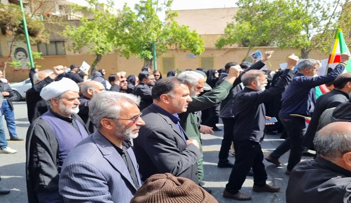 پیکر مطهر شهید مدافع وطن جنگ رمضان در کاشان تشییع شد + عکس پیکر مطهر شهید مدافع وطن جنگ رمضان در کاشان تشییع شد + عکس