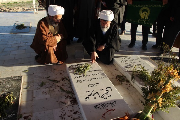 دیدار مدیر حوزه علمیه فارس با خانواده شهید روحانی اغتشاشات اخیر+تصاویر دیدار مدیر حوزه علمیه فارس با خانواده شهید روحانی اغتشاشات اخیر+تصاویر