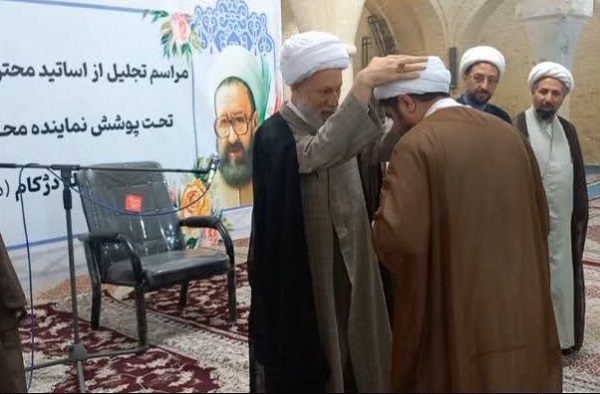 تجلیل از اساتید مدارس علمیه تحت پوشش نهاد نماینده ولی فقیه در فارس