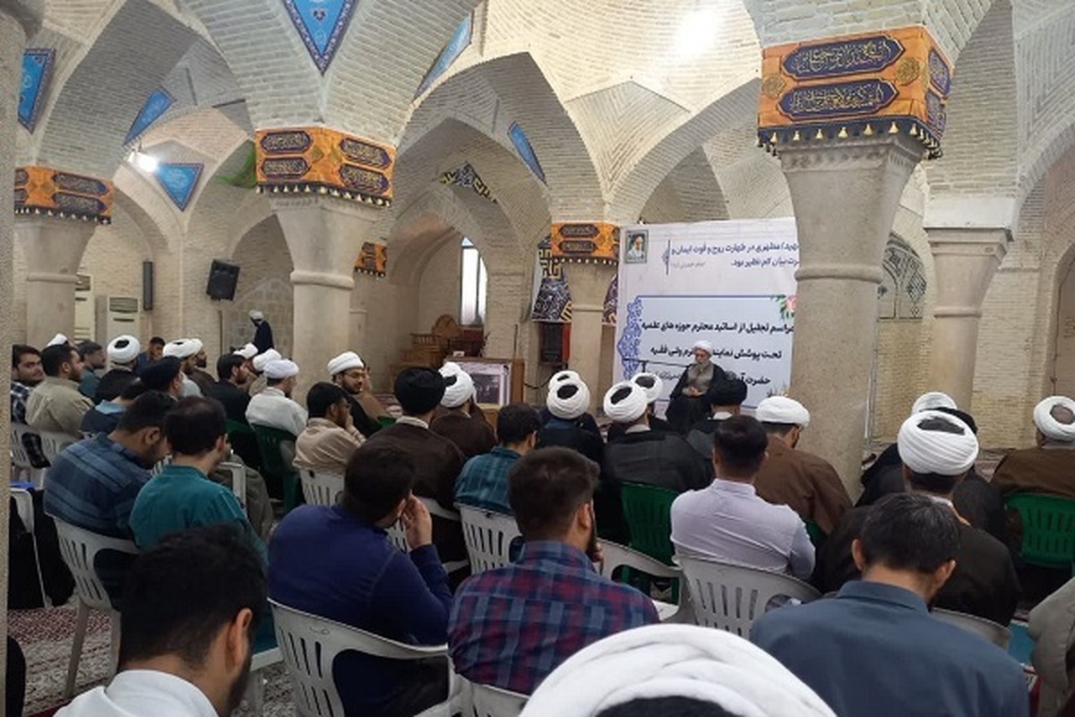 تجلیل از اساتید مدارس علمیه تحت پوشش نماینده ولی فقیه در فارس