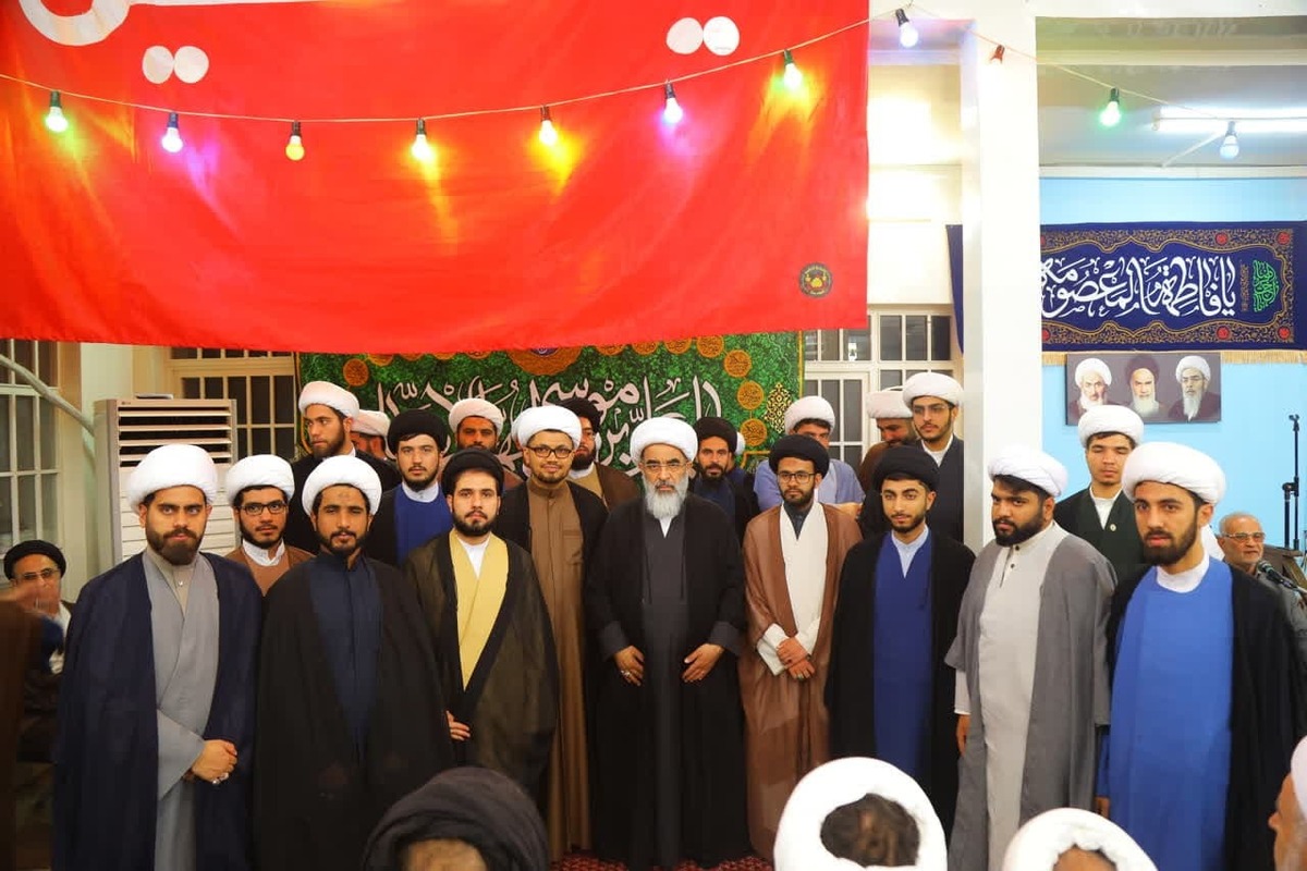 مراسم جشن میلاد امام رضا و عمامه گذاری طلاب در حسینیه دفتر مرحوم آیت الله فاضل لنکرانی برگزار شد
