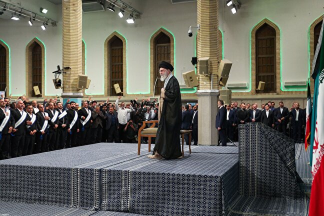 کارگر یکی از ستون‌های اصلی جامعه است/ احیای کارخانه‌های تعطیل و نیمه تعطیل از افتخارات دولت شهید رئیسی بود