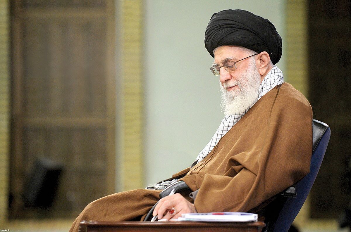 نامههای جداگانه مدیر حوزه به رهبر انقلاب و ۴ مرجع تقلید نامههای جداگانه مدیر حوزه به رهبر انقلاب و ۴ مرجع تقلید