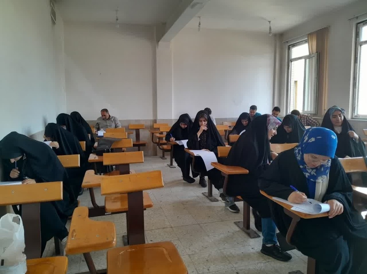 آزمون بخش معارفی جشنواره قرآن و عترت دانشگاه علوم و معارف قرآن کریم برگزار شد
