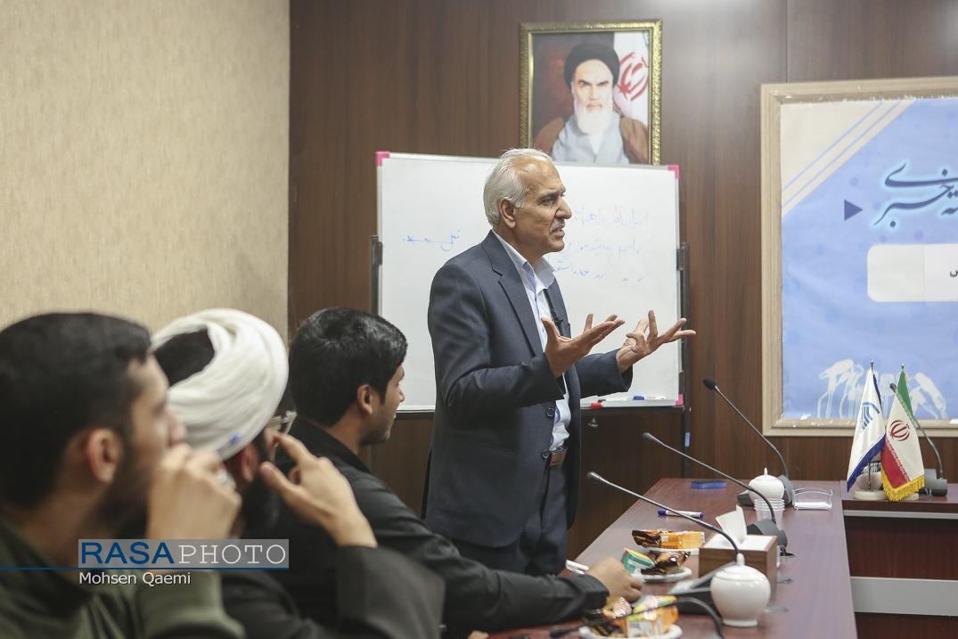 زبان حامل ارزشهای فرهنگی یک ملت است