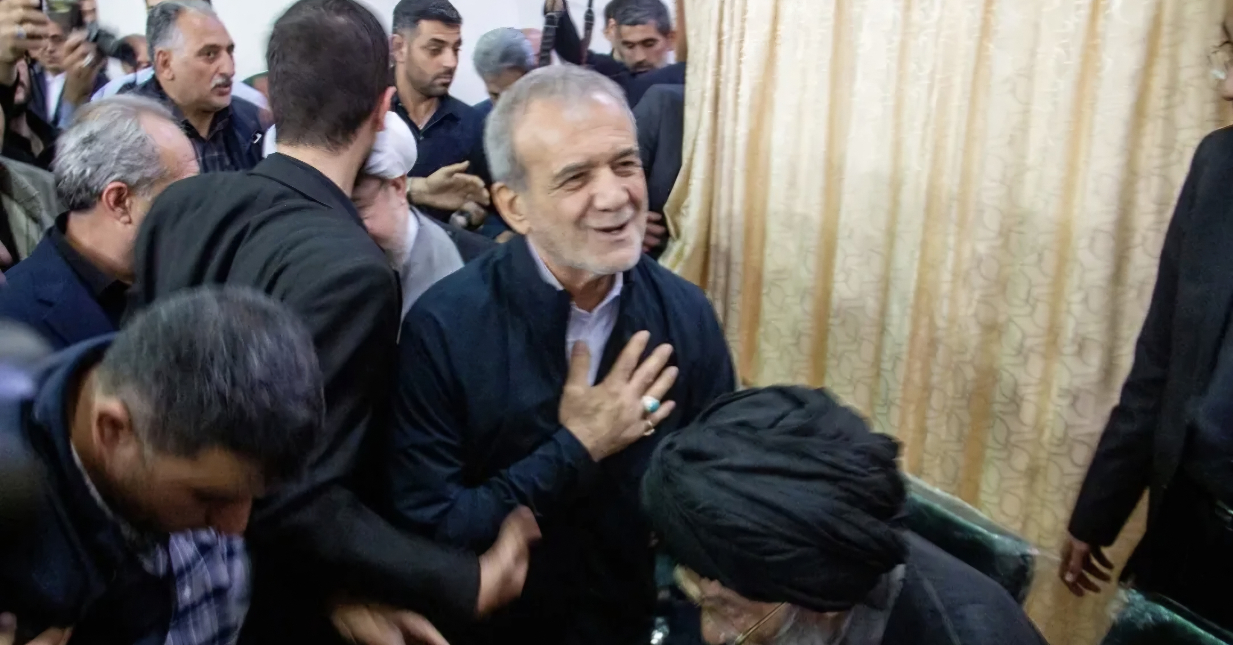 در حال بروز رسانی تبریز میزبان حماسه‌ای از اشک و افتخار / تجلیل از مکتب شهیدان خدمت در مصلی امام خمینی(ره)