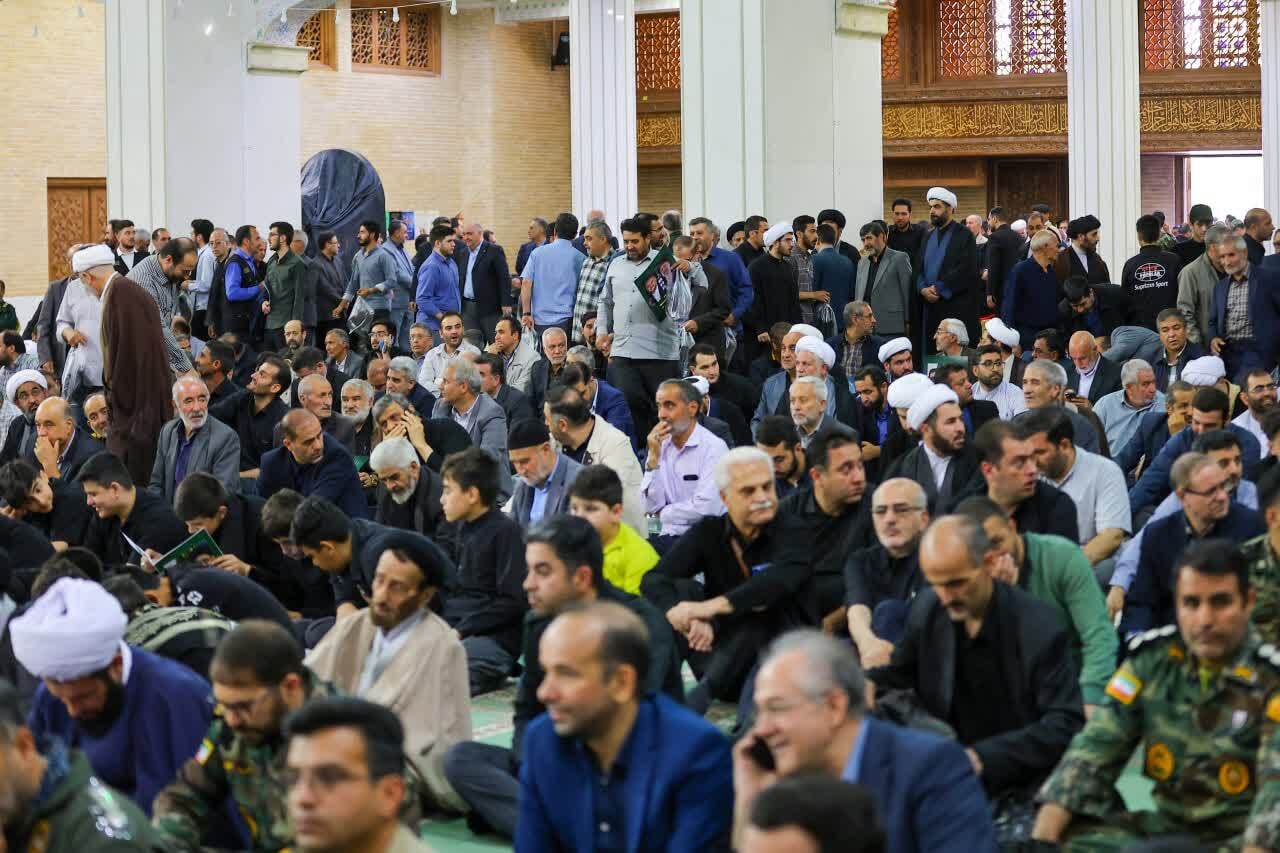 در حال بروز رسانی تبریز میزبان حماسه‌ای از اشک و افتخار / تجلیل از مکتب شهیدان خدمت در مصلی امام خمینی(ره)