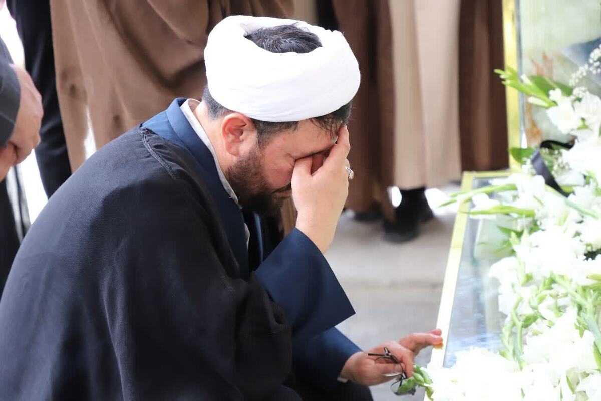اساتید و طلاب حوزه علمیه حضرت ولیعصر تبریز بر سر مزار مطهر شهید آلهاشم+ تصاویر