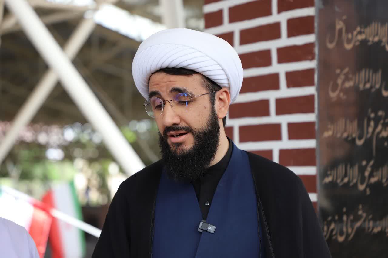 در حال بروز رسانی حضور کادر و طلاب حوزه علمیه حضرت ولی‌عصر(عج) تبریز بر مزار مطهر آیت‌الله شهید آل‌هاشم+ تصاویر