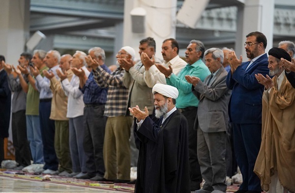 نماز عید قربان در حرم مطهر شاهچراغ شیراز اقامه شد+تصاویر