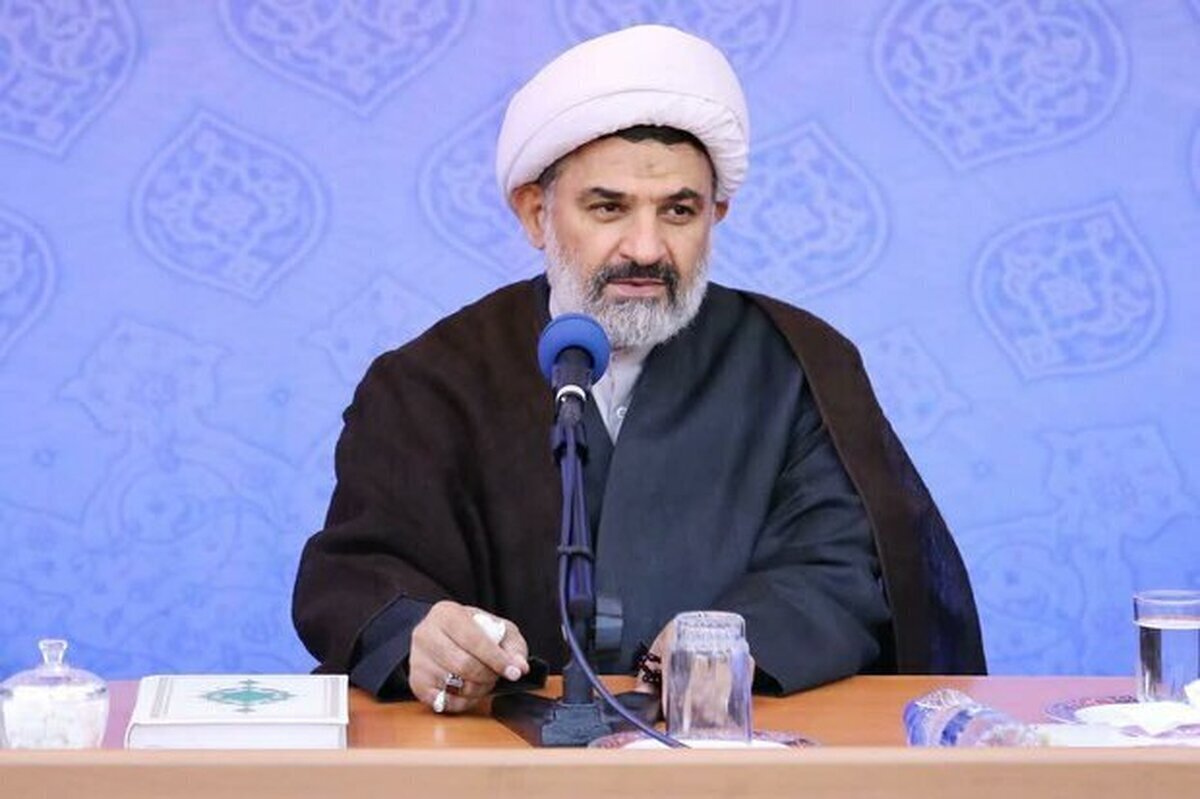 قرآن ناظر، همراه، مونس و راهنمای مؤمن است
