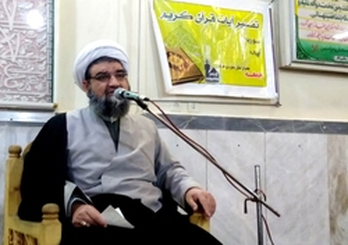 انسان در عرصه انتخاب و عمل مختار است