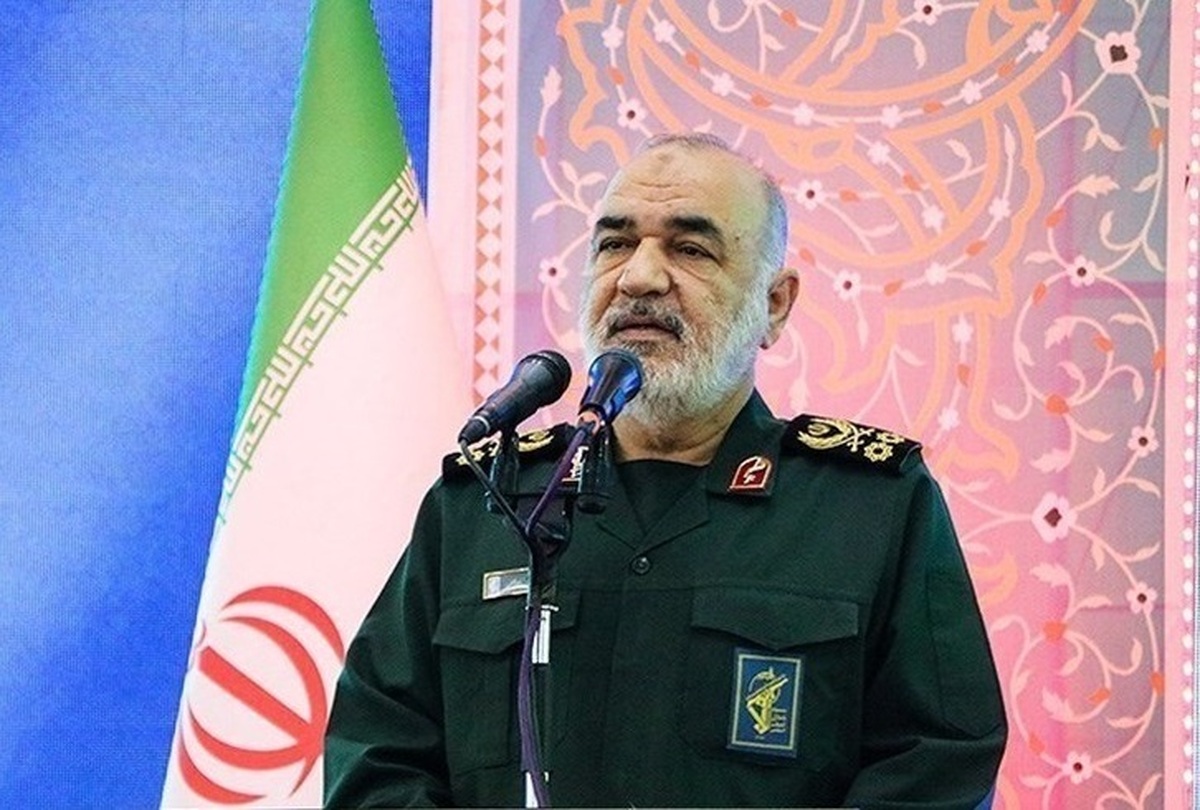 در سطح سیاسی، اقتصادی و نظامی با آرایش جهانی دشمن روبرو هستیم