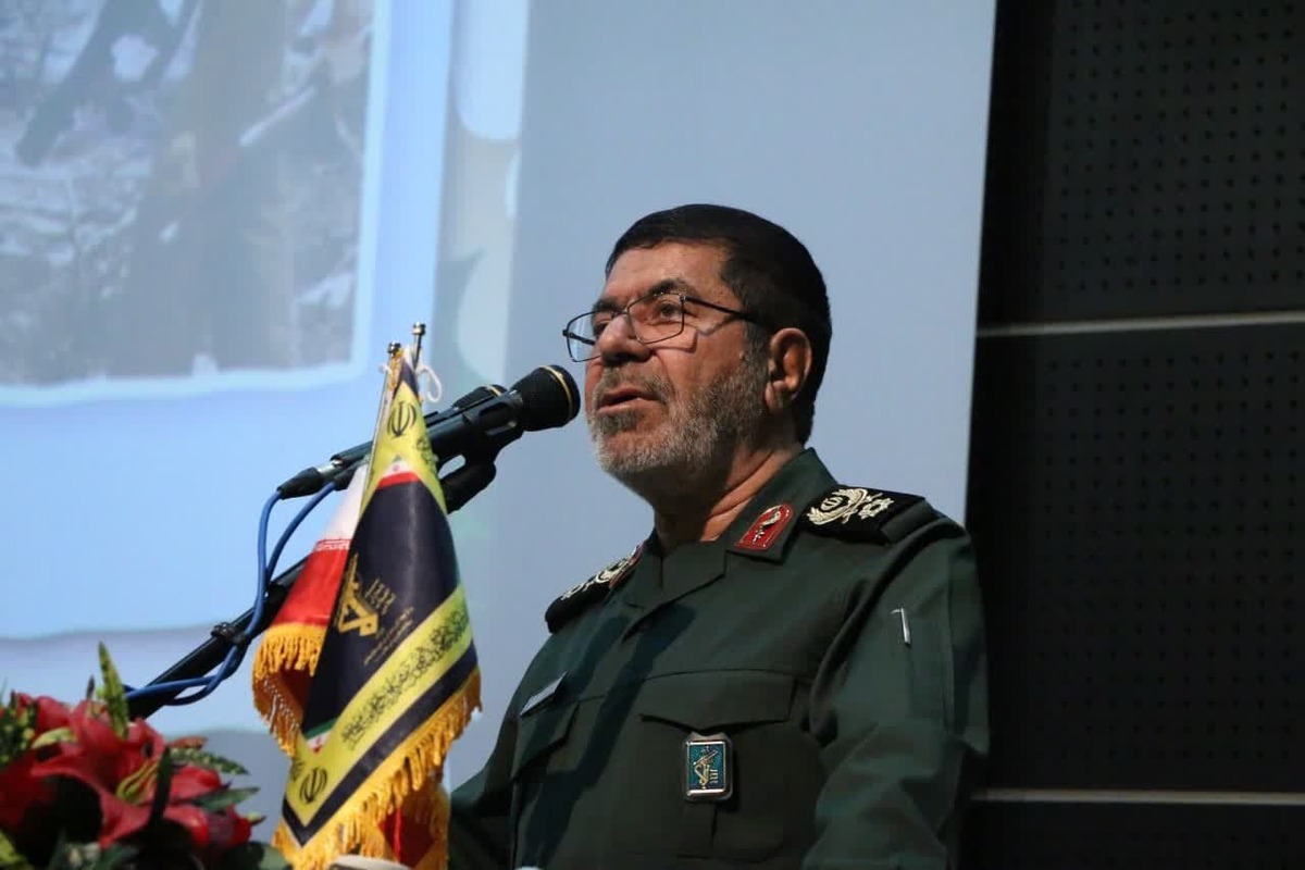 ملت ایران خادم و خائن را تشخیص میدهند