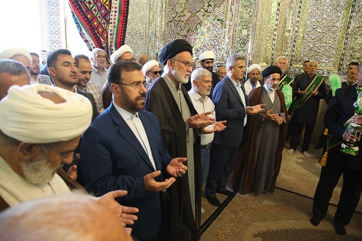 آیین غبارروبی حرم مطهر حضرت سیدعلاءالدینحسین شیراز برگزار شد