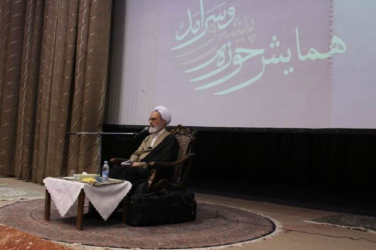 یکصد سال اخیر، فصل کاملاً جدیدی در تحول و پیشرفت حوزههای علمیه محسوب میشود