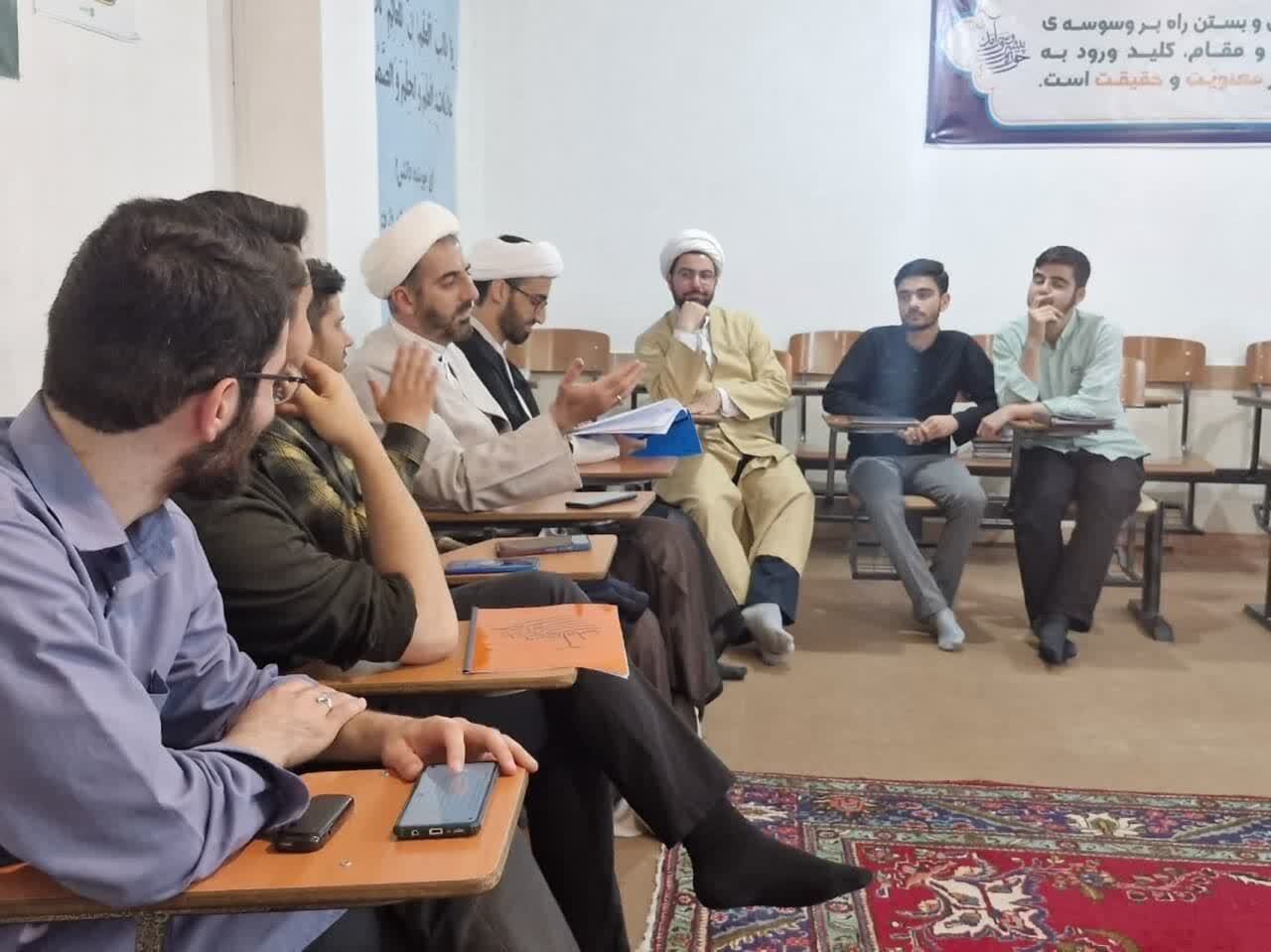 برگزاری سلسله جلسات مباحثه بیانیه رهبر انقلاب در حوزه علمیه مرند+ تصاویر