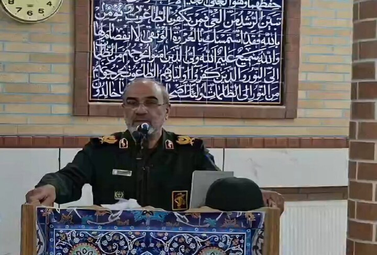 شهدا اجازه ندادند یک وجب از خاک کشور به دست دشمن بیفتد