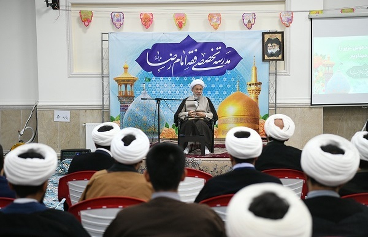 مراسم تجلیل از برگزیدگان مدرسه تخصصی فقه الرضا شیراز برگزار شد+ تصاویر