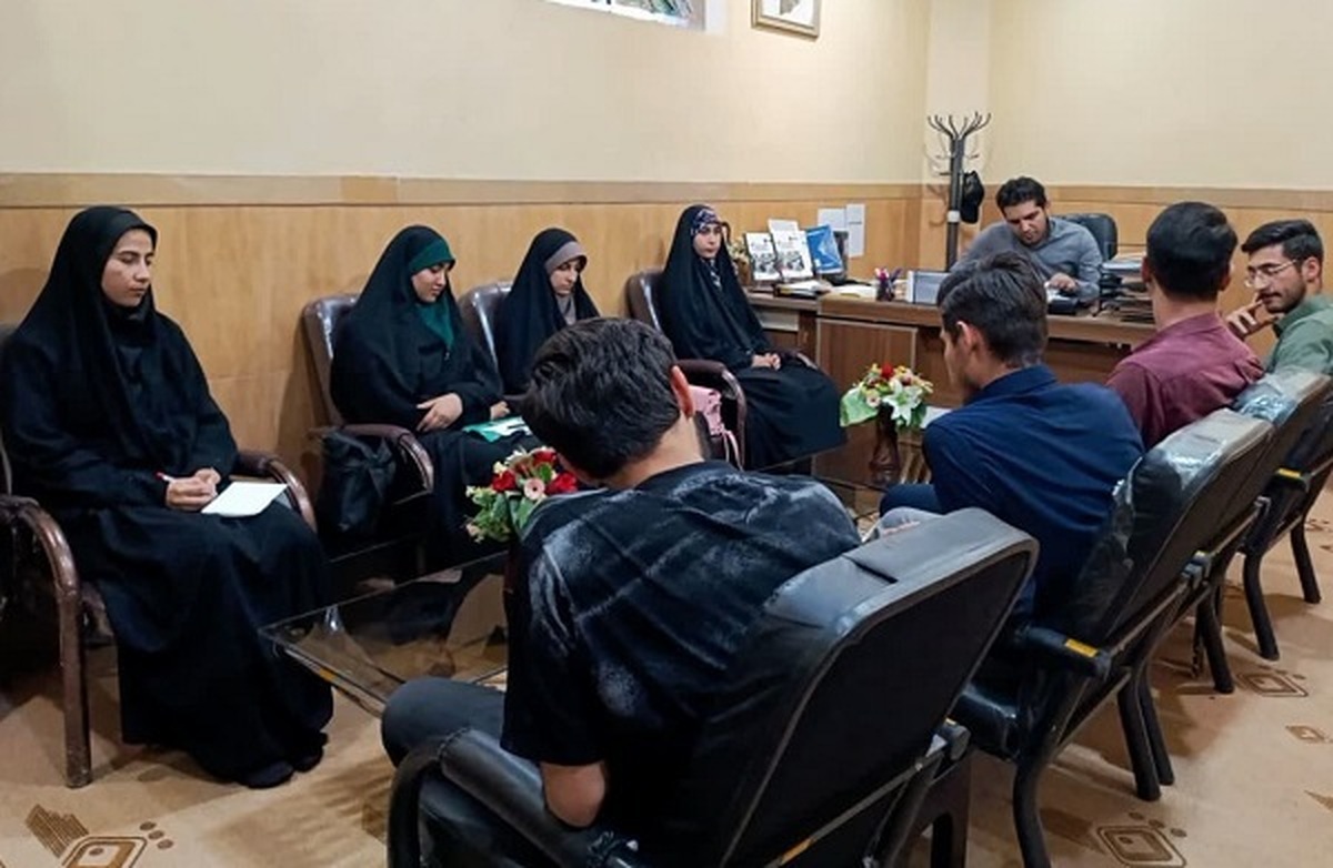 نشست مشترک مدیر مجتمع عالی بینالملل حوزه علمیه فارس با دانشجویان نخبه دانشگاه شیراز