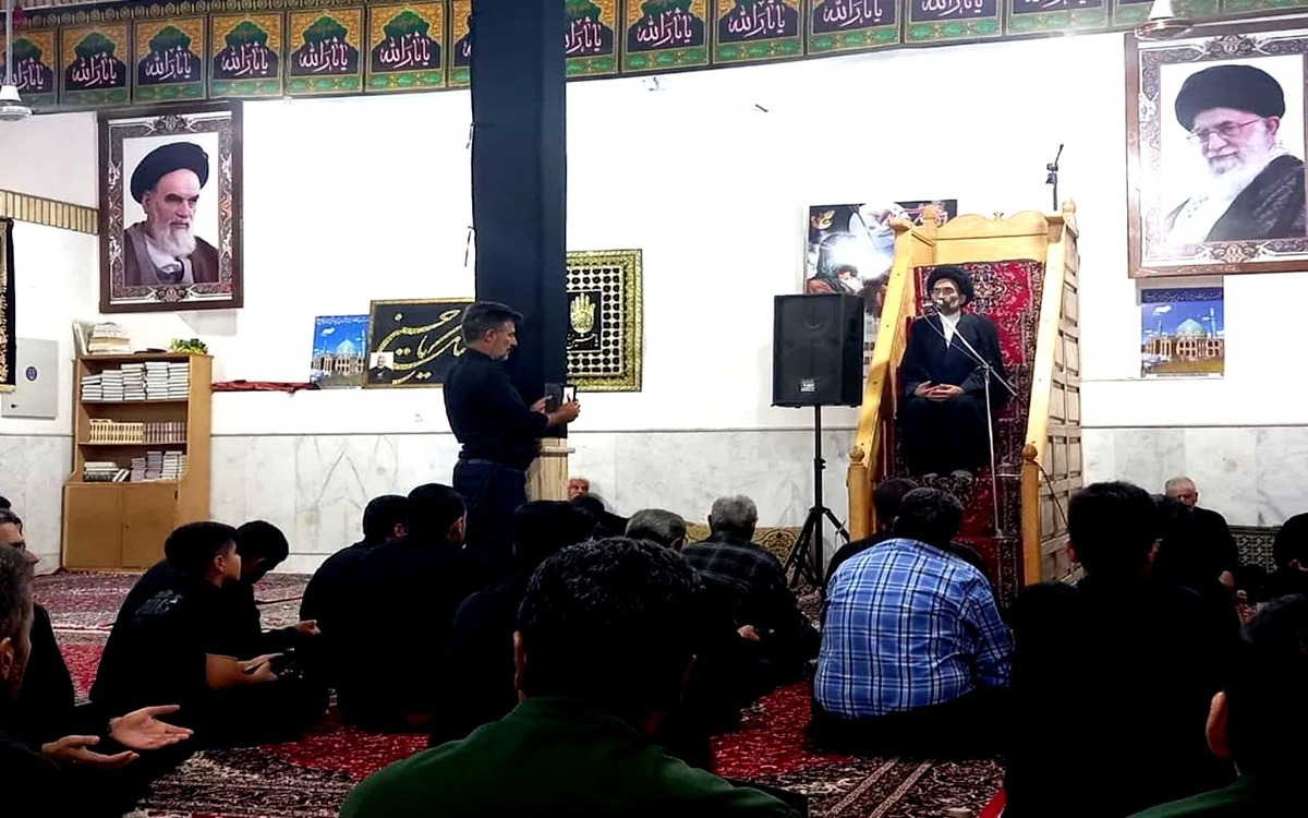 زیارت عاشورا و گریه سلاح مومن است