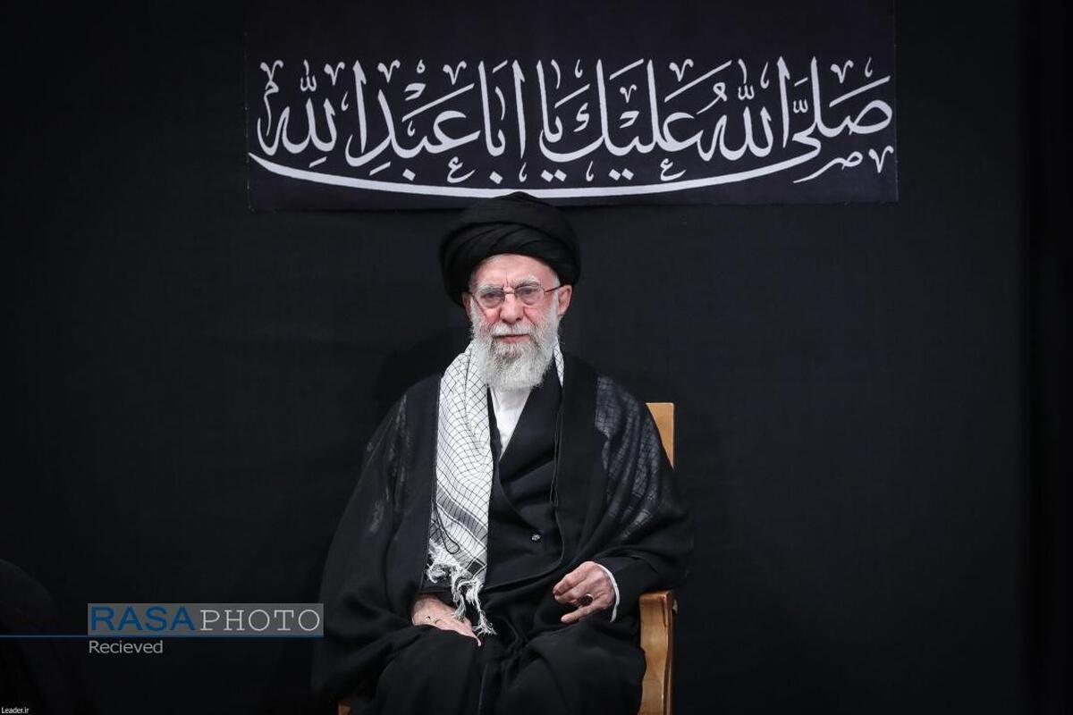 مراسم عزاداری شب عاشورا با حضور رهبر انقلاب اسلامی + فیلم