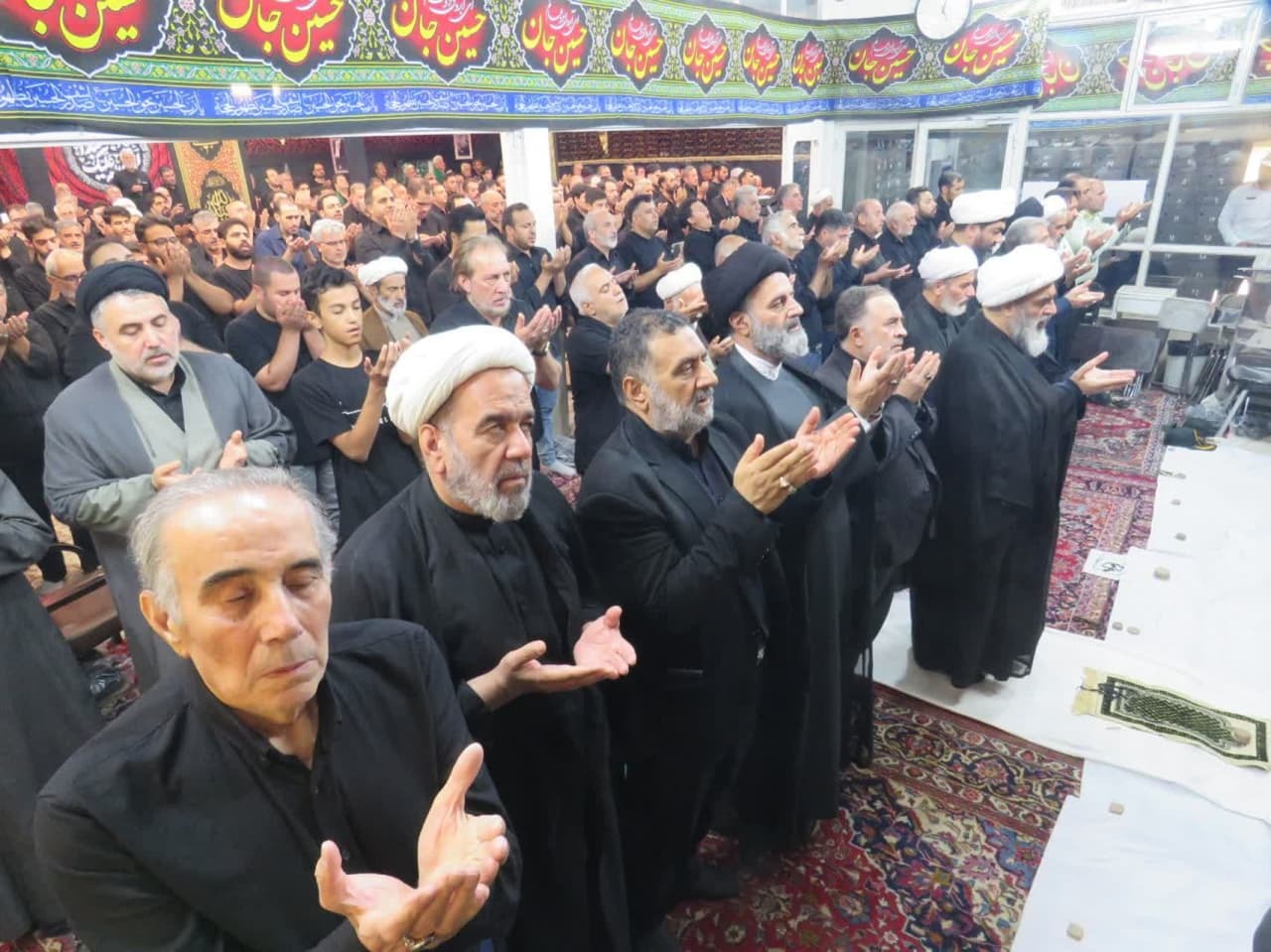 عزاداری و نماز جماعت ظهر عاشورا در حسینیه دفتر مرحوم حضرت آیت الله فاضل لنکرانی(ره)  