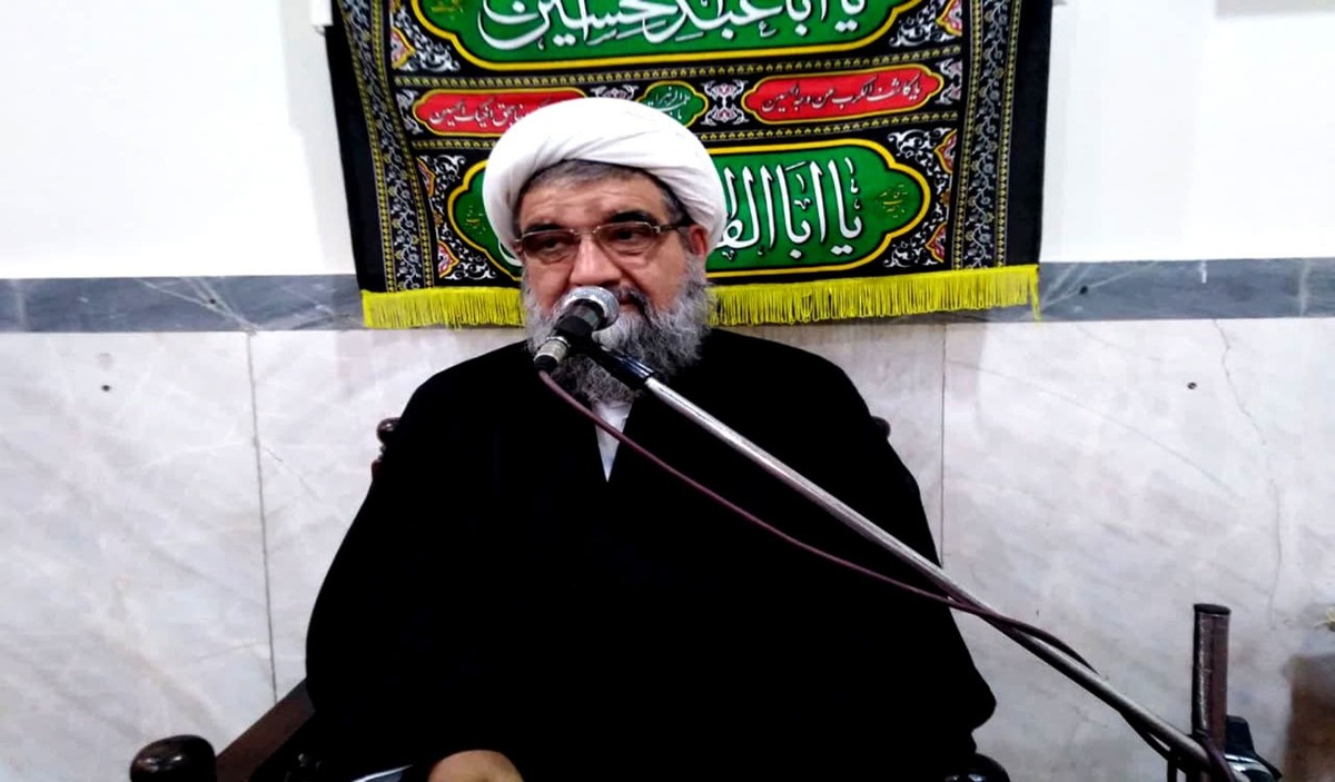 زیارت عاشورا نقشه راه است تا در مسیر امام حسین باشیم