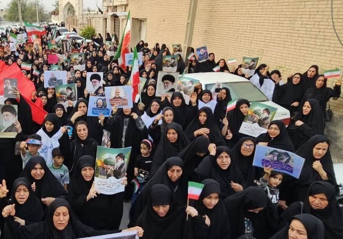 اجتماع زینبیون لامرد و اعلام حمایت از رهبر انقلاب برگزار شد