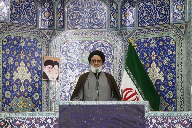 عاشورای امام حسین راه مبارزه با استکبار جهانی را به ما آموخت