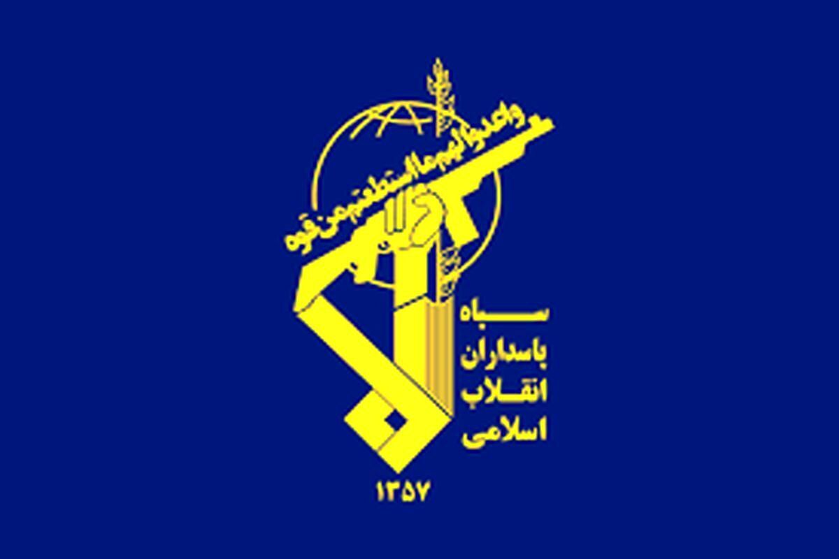 با چشمانی باز و هوشیار تحرکات دشمن را رصد میکنیم