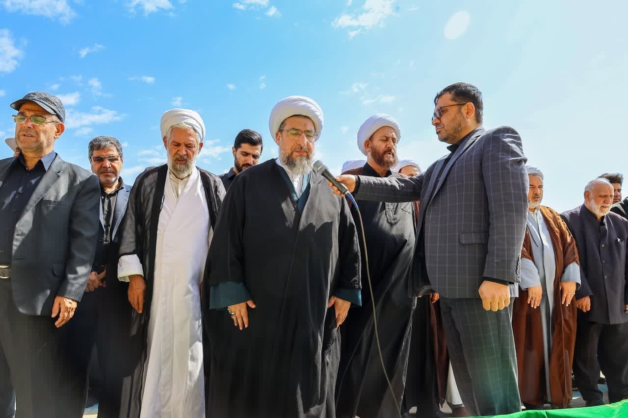 اقامه نماز بر پیکر سردار رشید اسلام حاج کریم حرمتی توسط امام جمعه تبریز+ تصاویر