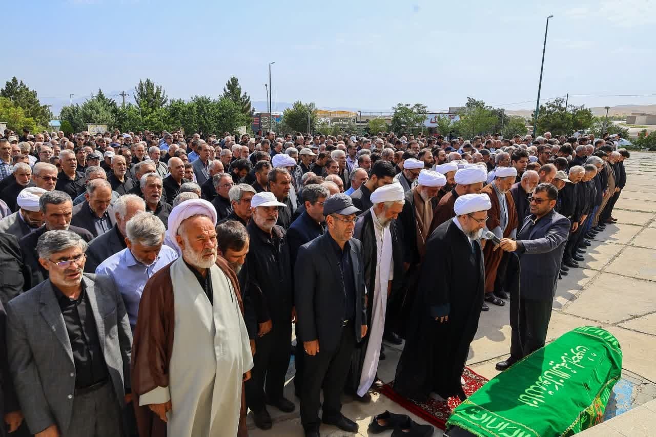 اقامه نماز بر پیکر سردار رشید اسلام حاج کریم حرمتی توسط امام جمعه تبریز+ تصاویر