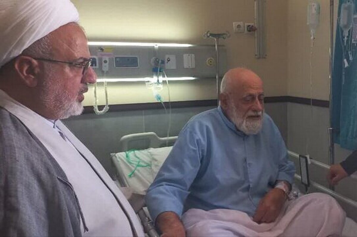 عیادت نماینده آیت‌الله اعرافی از استاد پیشکسوت حوزه