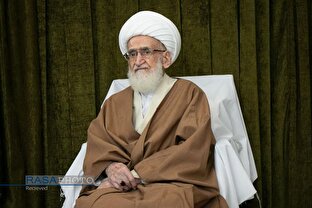 هرگونه تهدید و تعرض به مرجعیت شیعه و رهبری از سوی شخص یا دولت، حکم محارب را دارد