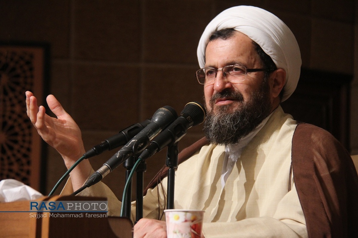 شاخصه بزرگ شدن از نگاه قرآن شکرگزاری و عدم غرور در نعمت است