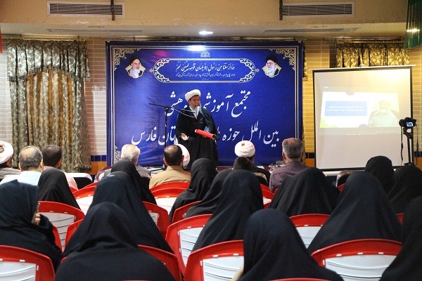 تجلیل از دانش آموختگان مجتمع بین الملل حوزه علمیه فارس