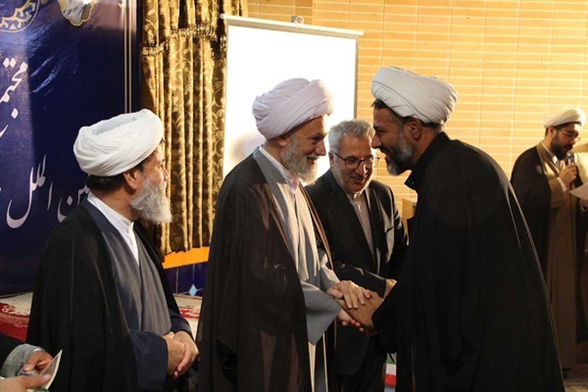 تجلیل از دانش آموختگان مجتمع بین الملل حوزه علمیه فارس+تصاویر