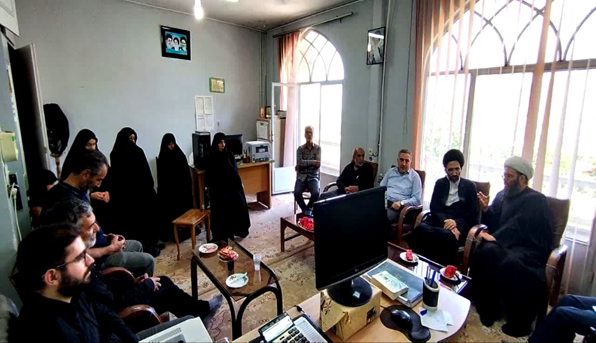 دیدار امام جمعه و اعضای ستاد نماز جمعه قمصربا نماینده ولی فقیه در کاشان