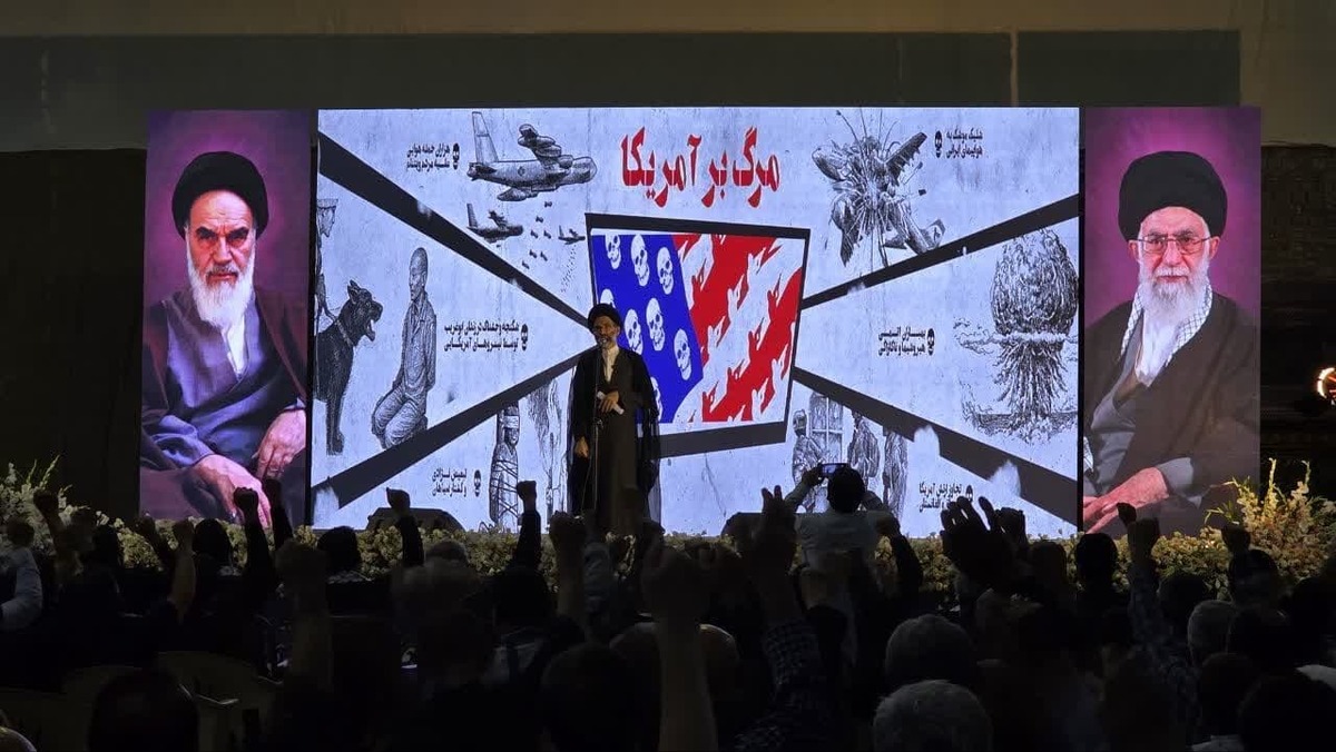 خانواده شهدا از جوانان انتظار تبعیت و حمایت عملی از رهبری دارند