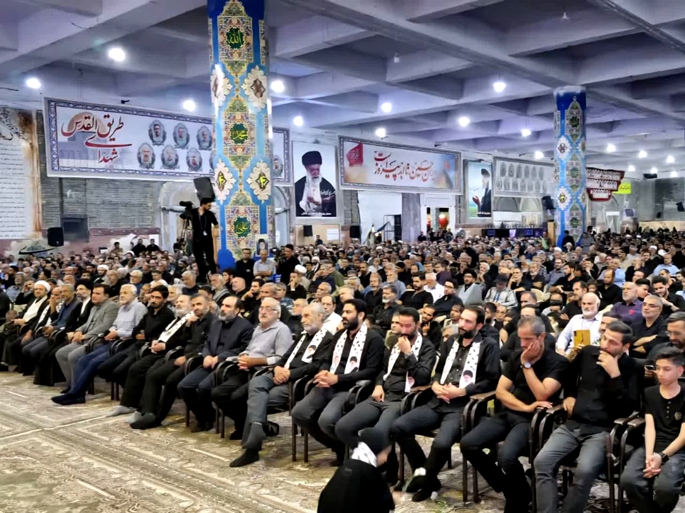 وداع باشکوه با شهید کباری در شب مراسم اربعین هم‌رزمان شهیدش در کاشان + تصاویر