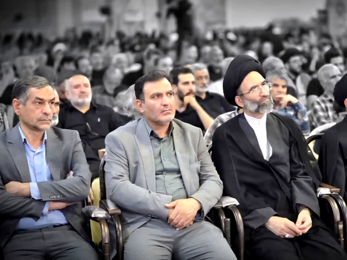وداع باشکوه با شهید کباری در شب مراسم اربعین هم‌رزمان شهیدش در کاشان + تصاویر