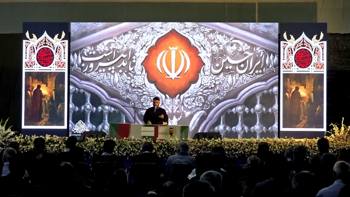 وداع باشکوه با شهید کباری در شب مراسم اربعین هم‌رزمان شهیدش در کاشان + تصاویر