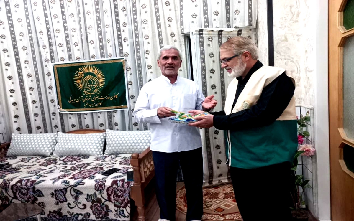 روضه خانگی خادمیاران رضوی بانی تجلیل از نویسنده و جانباز آران و بیدگلی شد