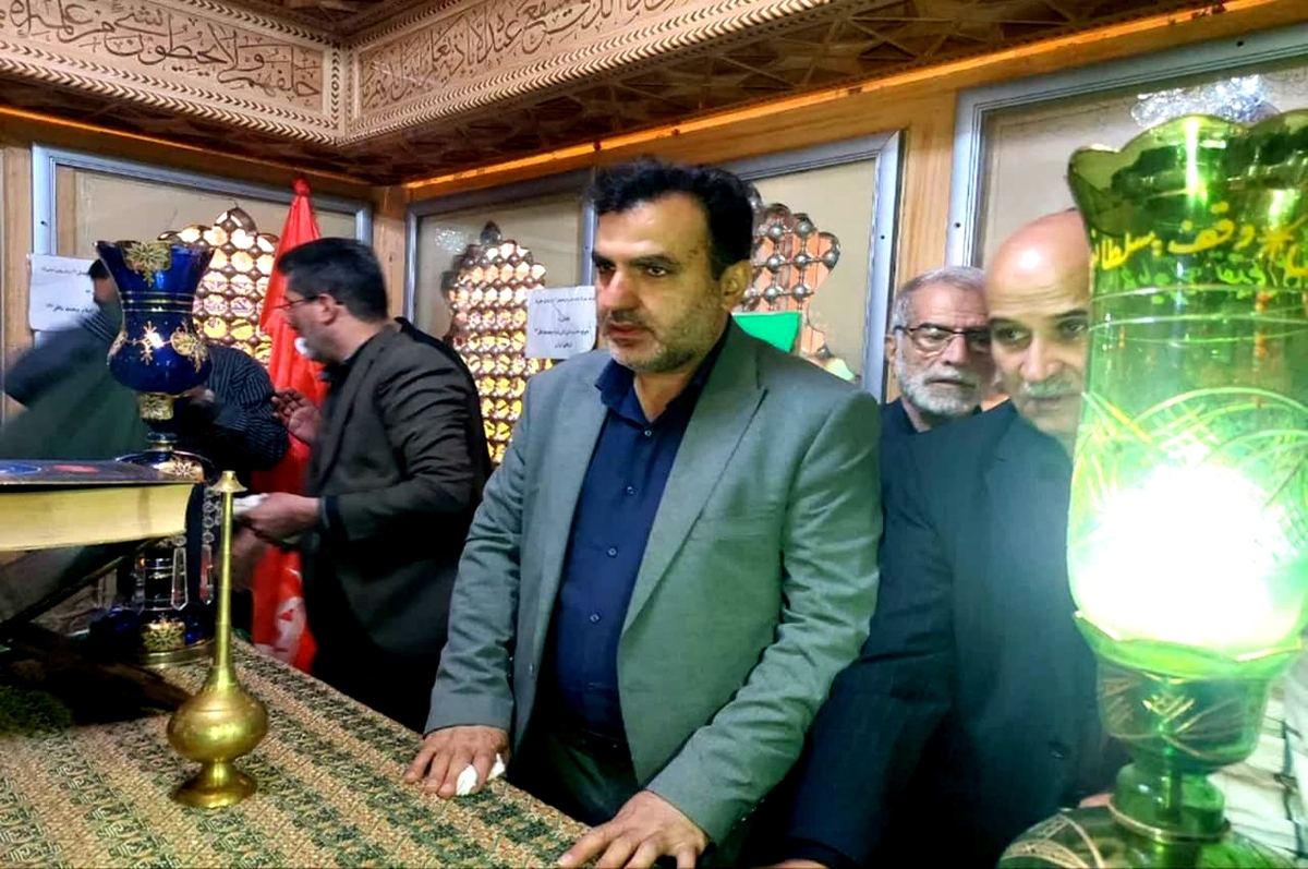 آیین غبارروبی ضریح مطهر علی ابن باقر در مشهد اردهال کاشان برگزار شد