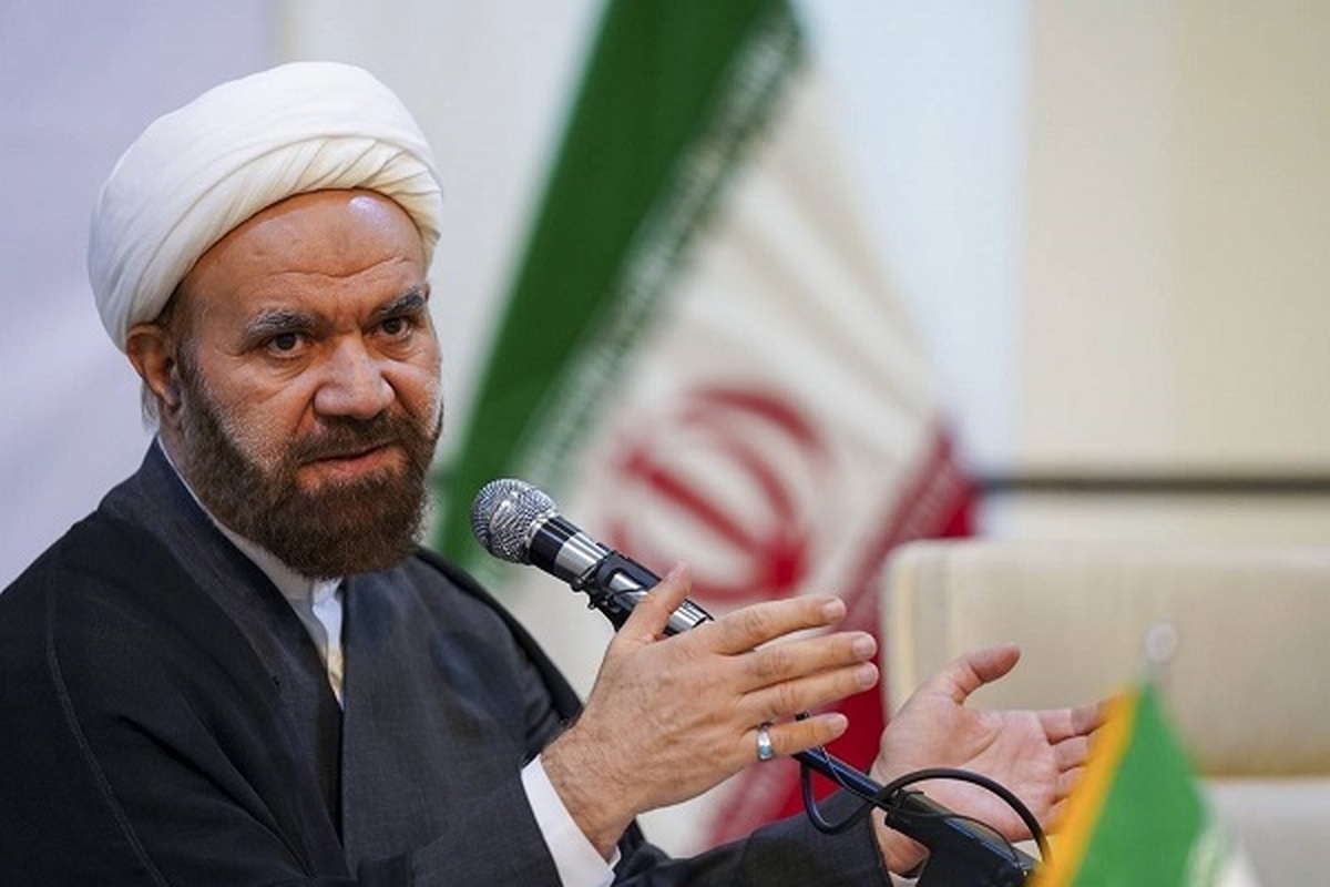 خداوند در دلهای مؤمنان هنگام جهاد و سختی «سکینه» نازل میکند